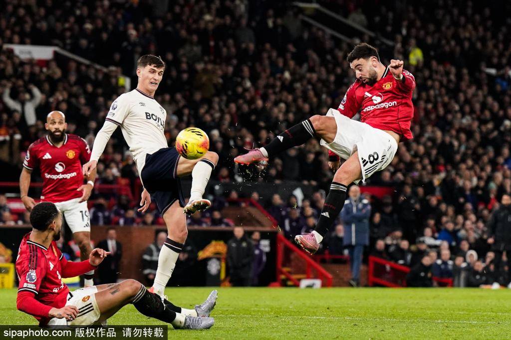 曼联中场大换血：四大中场球员面临离队，六人候选名单曝光